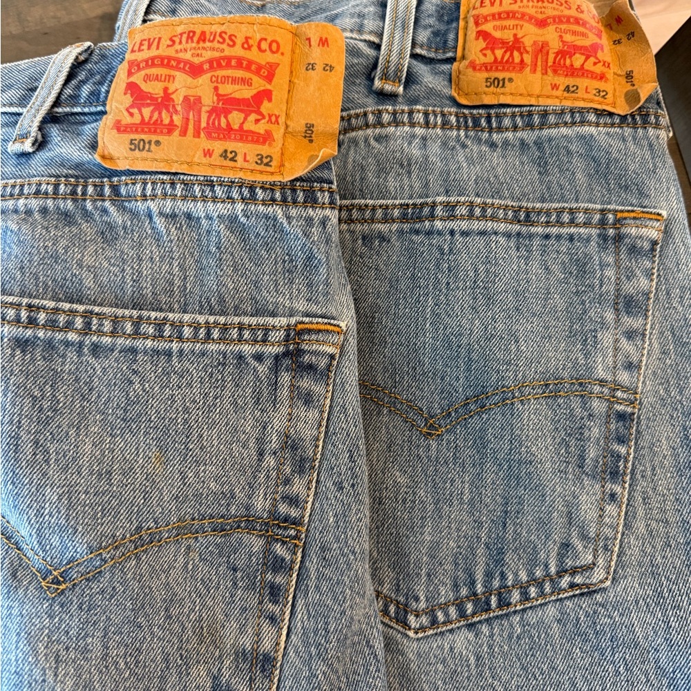Levi's Classic 501 buttonfly  Men's Jeans. 2 pair 42x32